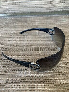 CHANEL Black Shield Sunglasses with Silver Double-C Accents Y2K 
EXTREMELY RARE